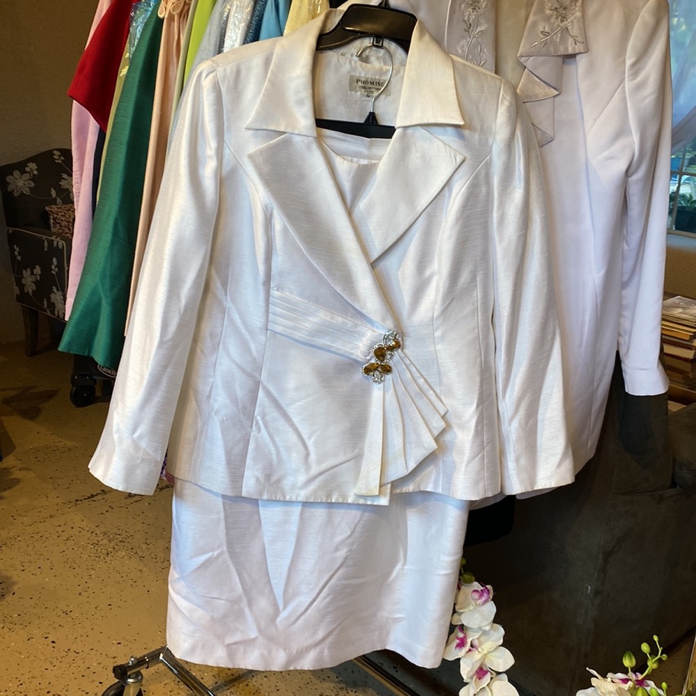 Promise Collection 3-Piece white Skirt Suit